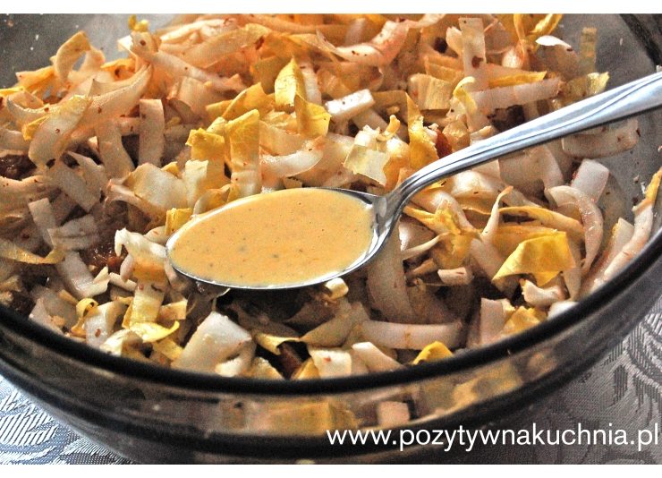 Sałatka z cykorii i rodzynek