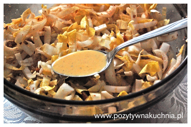 Sałatka z cykorii i rodzynek