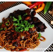 Smażona wołowina z makaronem hokkien