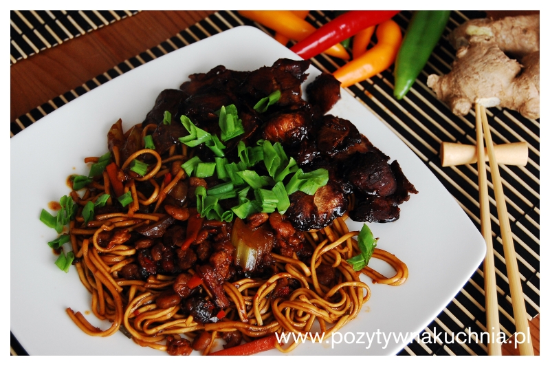 Smażona wołowina z makaronem hokkien