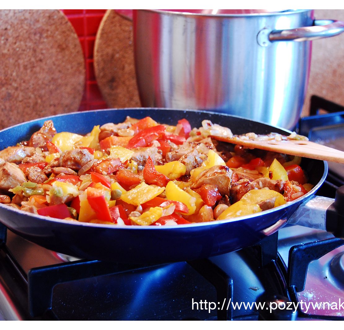 Kurczak z papryką i orzechami