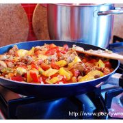 Kurczak z papryką i orzechami