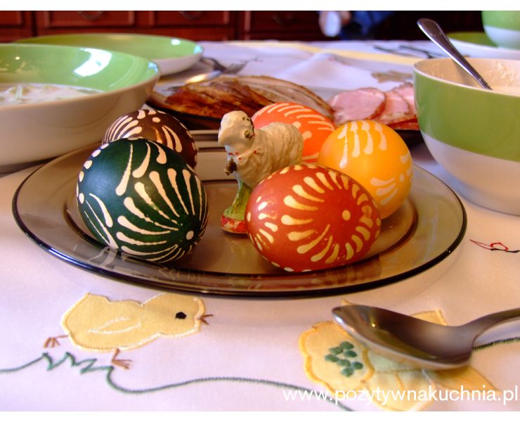 Wielkanocne pisanki malowane woskiem