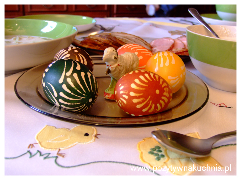 Wielkanocne pisanki malowane woskiem