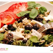 Sałatka z roszponki z serem pleśniowym