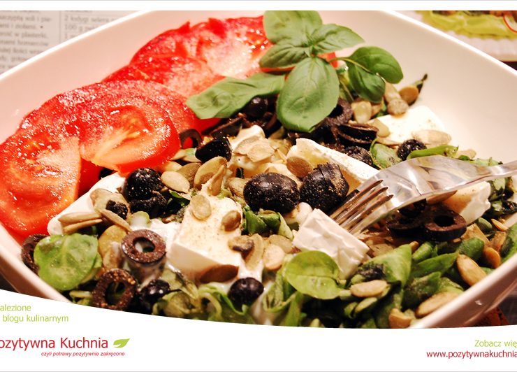 Sałatka z roszponki z serem pleśniowym