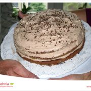 Tort kakaowy z brzoskwiniami