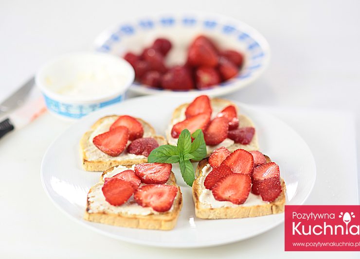 Tosty z truskawkami i mascarpone