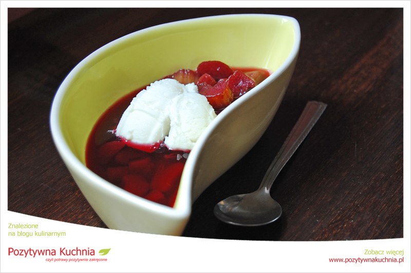 Grzane wino z rabarbarem