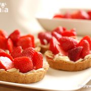 Tarteletki truskawkowo-cytrynowe z migdałami