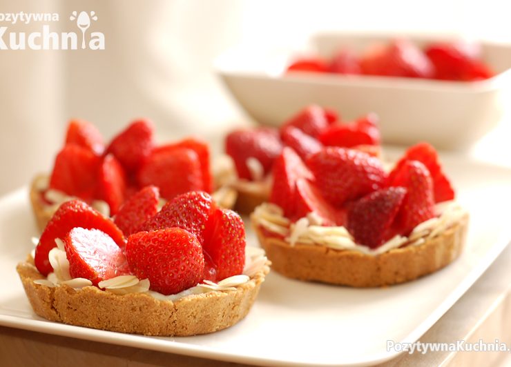 Tarteletki truskawkowo-cytrynowe z migdałami
