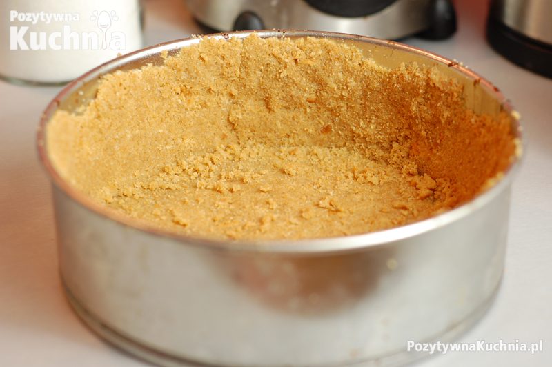 Spód sernika nowojorskiego w tortownicy