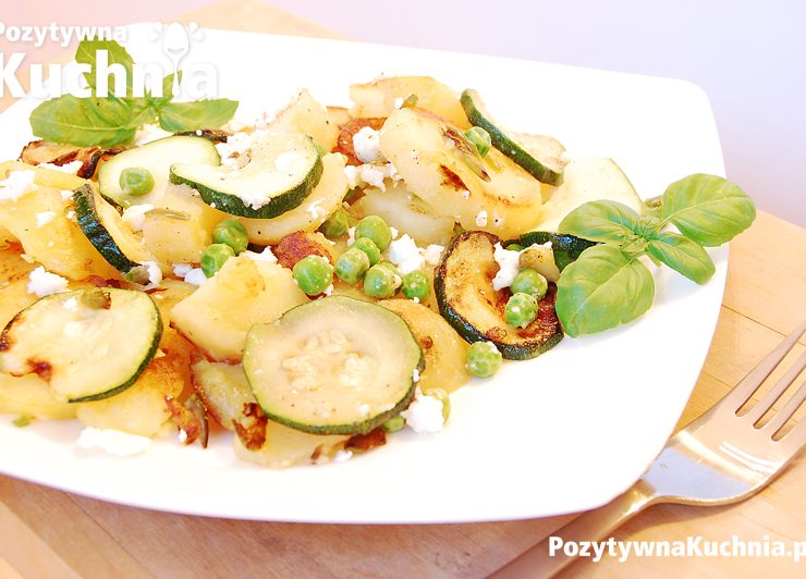 Smażone ziemniaki z cukinią i groszkiem
