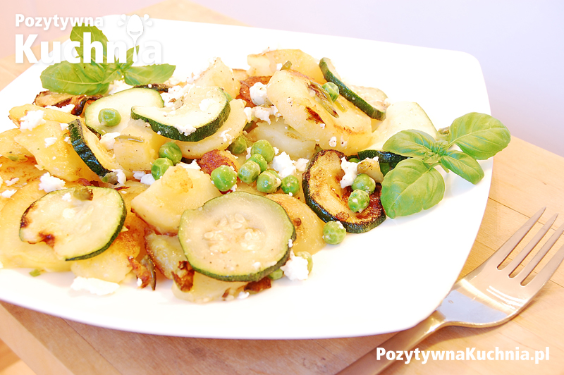 Smażone ziemniaki z cukinią i groszkiem