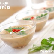 Zupa z gołąbków winnych z jajkiem i serkiem pleśniowym