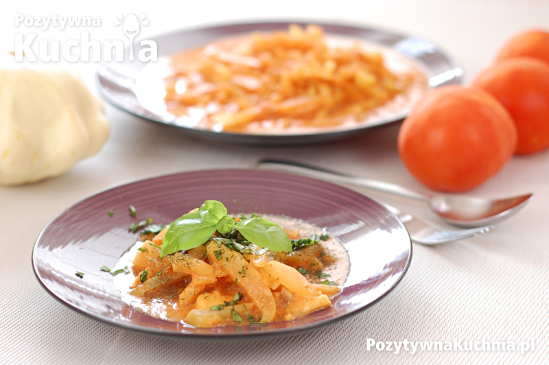 Duszony patison w sosie pomidorowo-śmietankowym