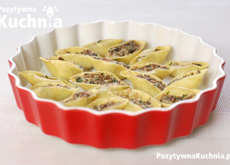 Makaron muszle z farszem pieczarkowym