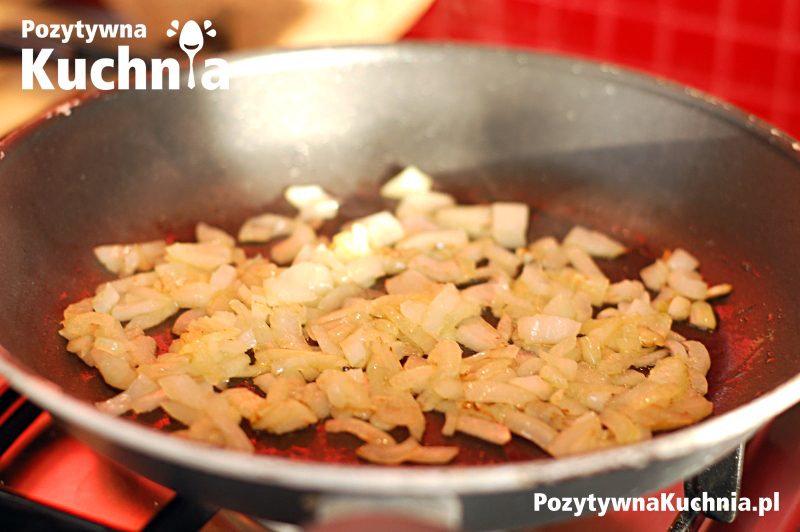 Szklenie cebuli na maśle