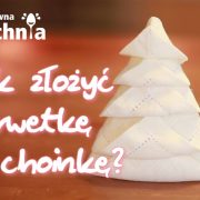 Serwetka złożona w choinkę