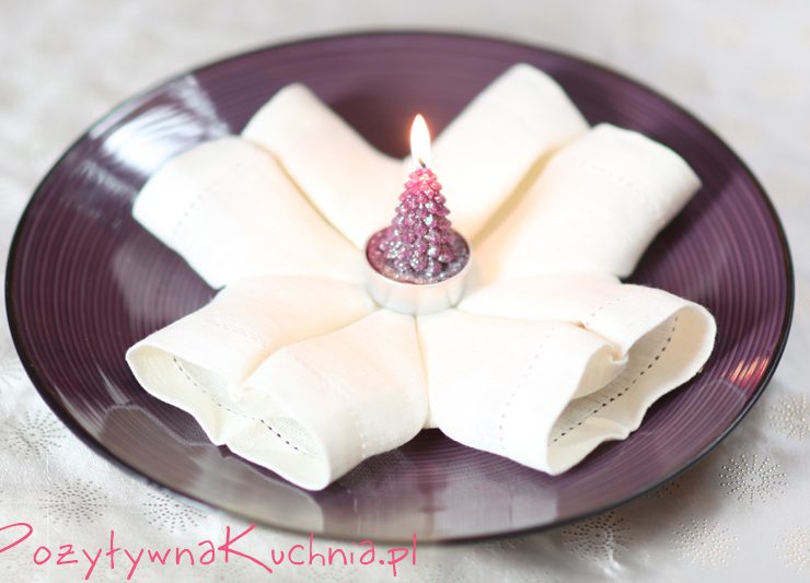 Składanie serwetki w płatek śniegu