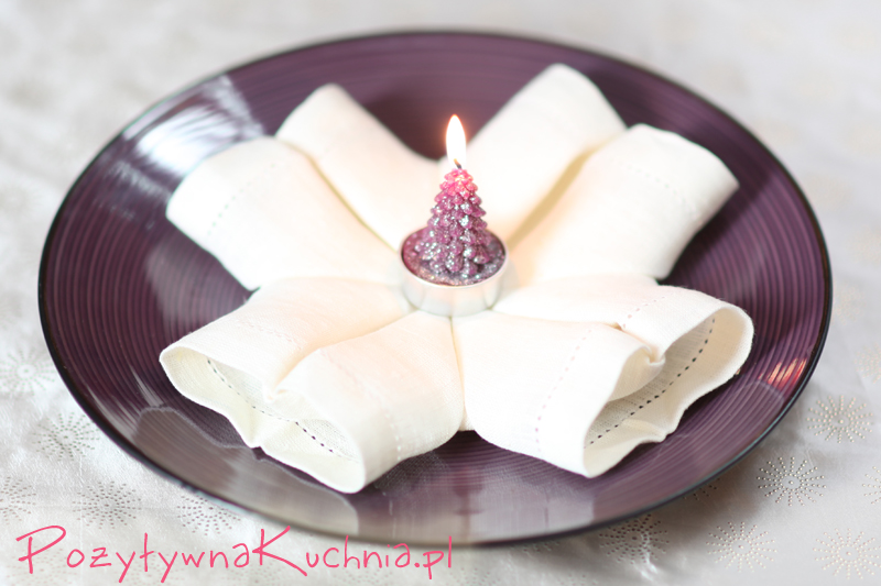 Składanie serwetki w płatek śniegu