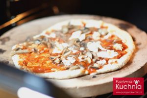 Pieczenie pizzy na kamieniu Fratelli Pizza Stone