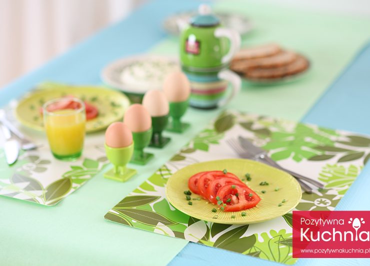 Stół wiosenny śniadaniowy