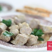 Biała kiełbasa z sosem piwnym