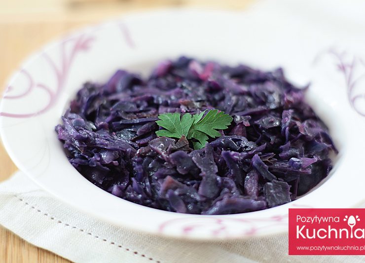 Czerwona kapusta zasmażana z winem