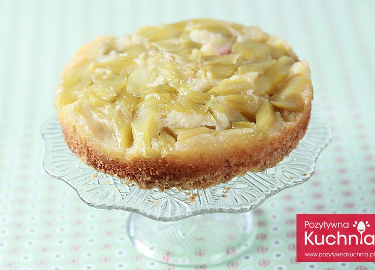 Odwracane ciasto z rabarbarem