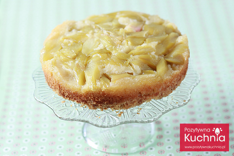 Odwracane ciasto z rabarbarem