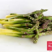 Oczyszczone szparagi