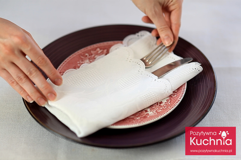 Serwetka złożona w prostą kieszonkę