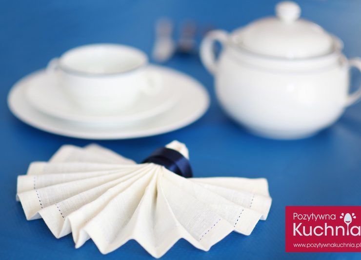 Serwetka złożona w bukiet