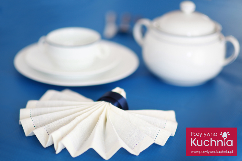 Serwetka złożona w bukiet