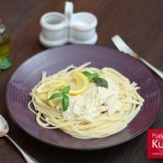 Makaron z białymi szparagami w sosie cytrynowym