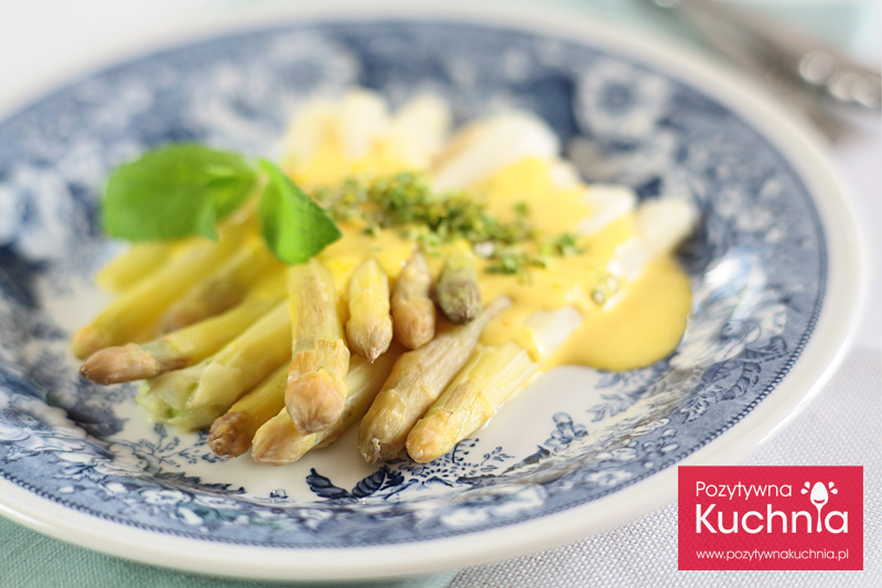 Szparagi z sosem holenderskim