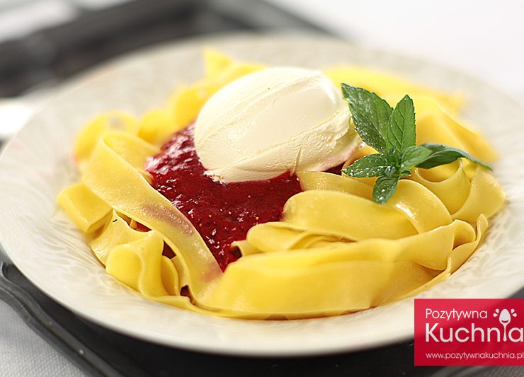 Makaron z truskawkami