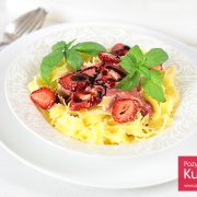 Makaron z truskawkami i chili