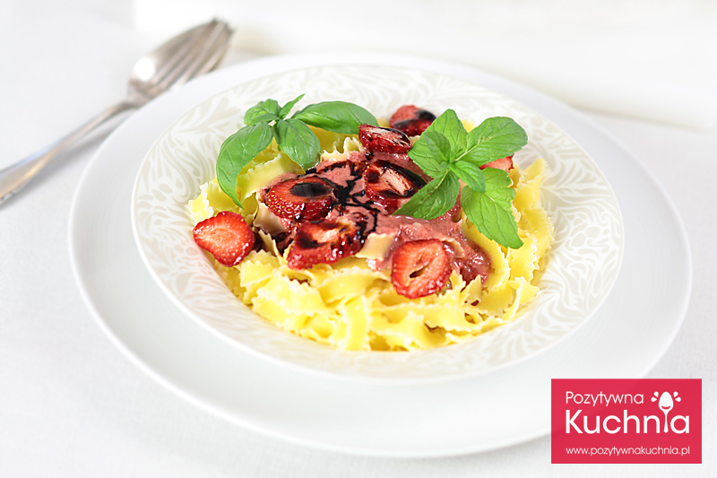 Makaron z truskawkami i chili
