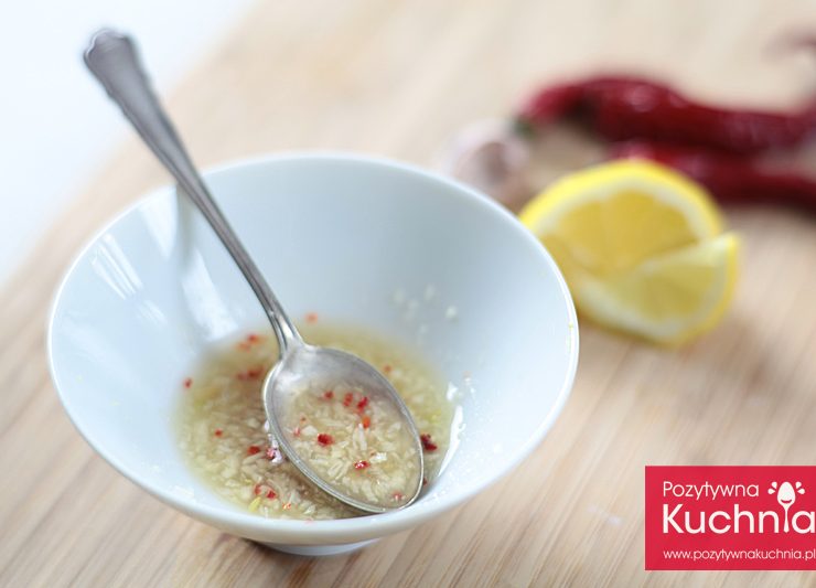 Sos cytrynowo-czosnkowy