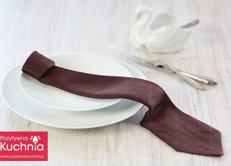 Jak złożyć serwetkę w krawat