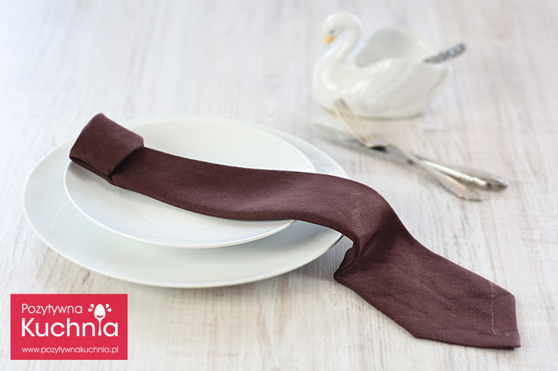 Jak złożyć serwetkę w krawat
