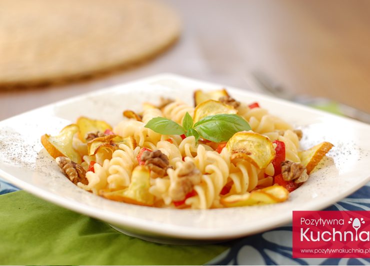 Makaron świderki z grillowaną cukinią