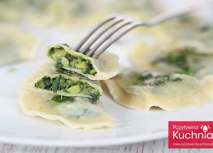 Pierogi z bobem i szpinakiem