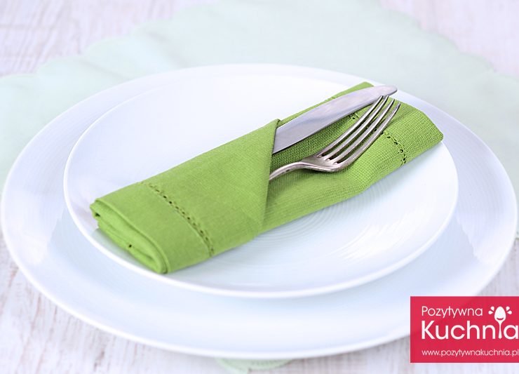 Serwetka z ukośną kieszonką na sztućce