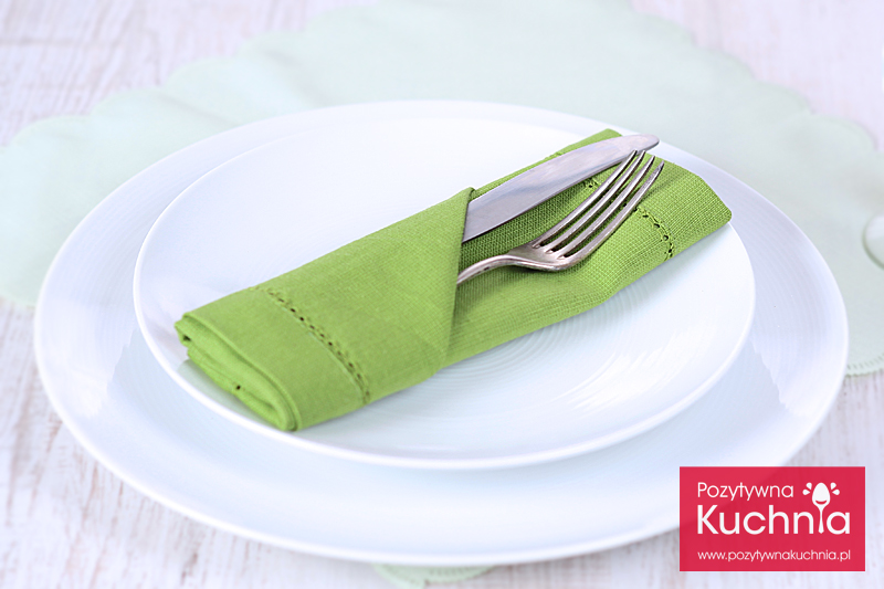 Serwetka z ukośną kieszonką na sztućce