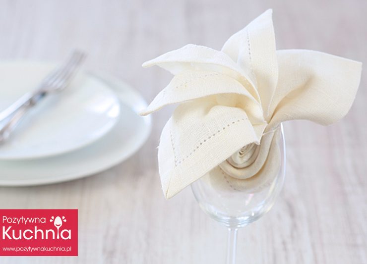 Serwetka - lilia w kieliszku