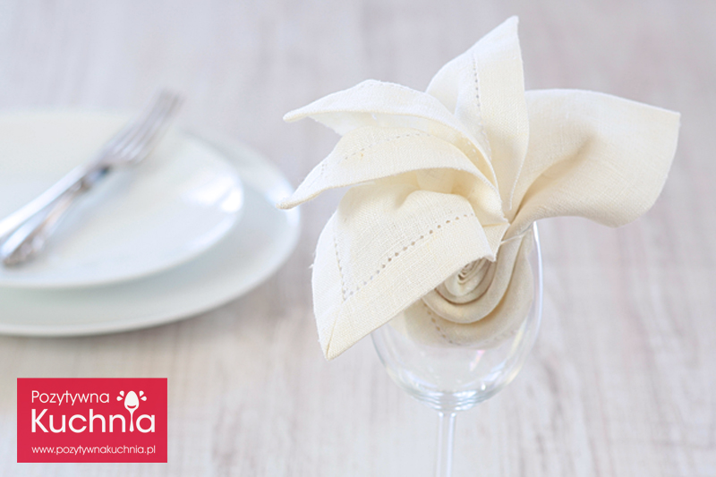 Serwetka - lilia w kieliszku