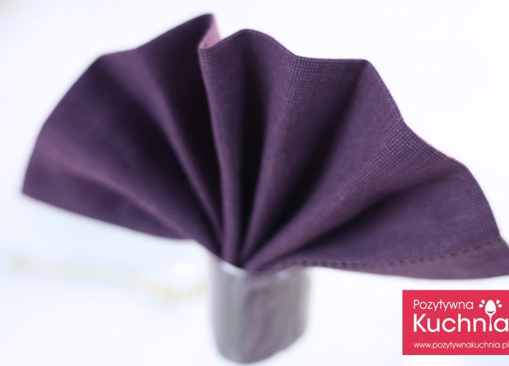 Serwetka - wachlarz w kieliszku